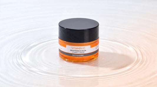 Neutriherbs Vitamin C Ansiktskram, persika vattenbakgrund